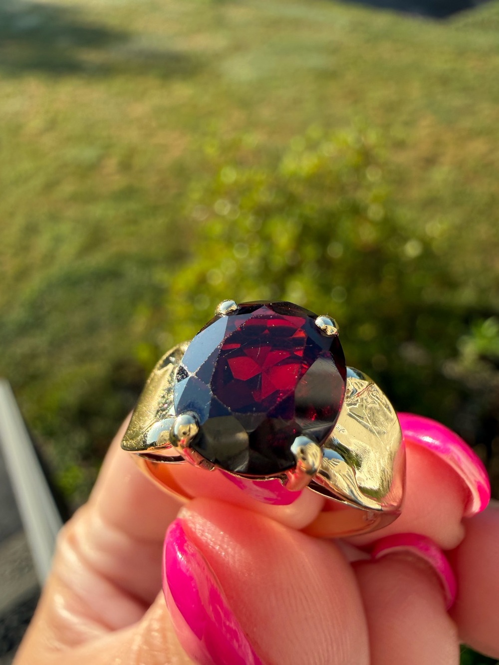 Vintage 10K Yellow Gold Natural oval Garnet Statement Ring